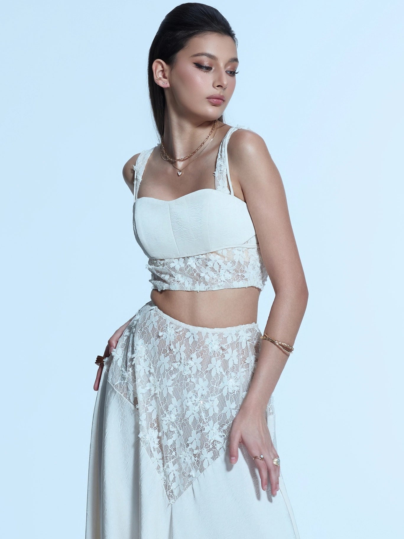 ALLURE - A burning glamorous look