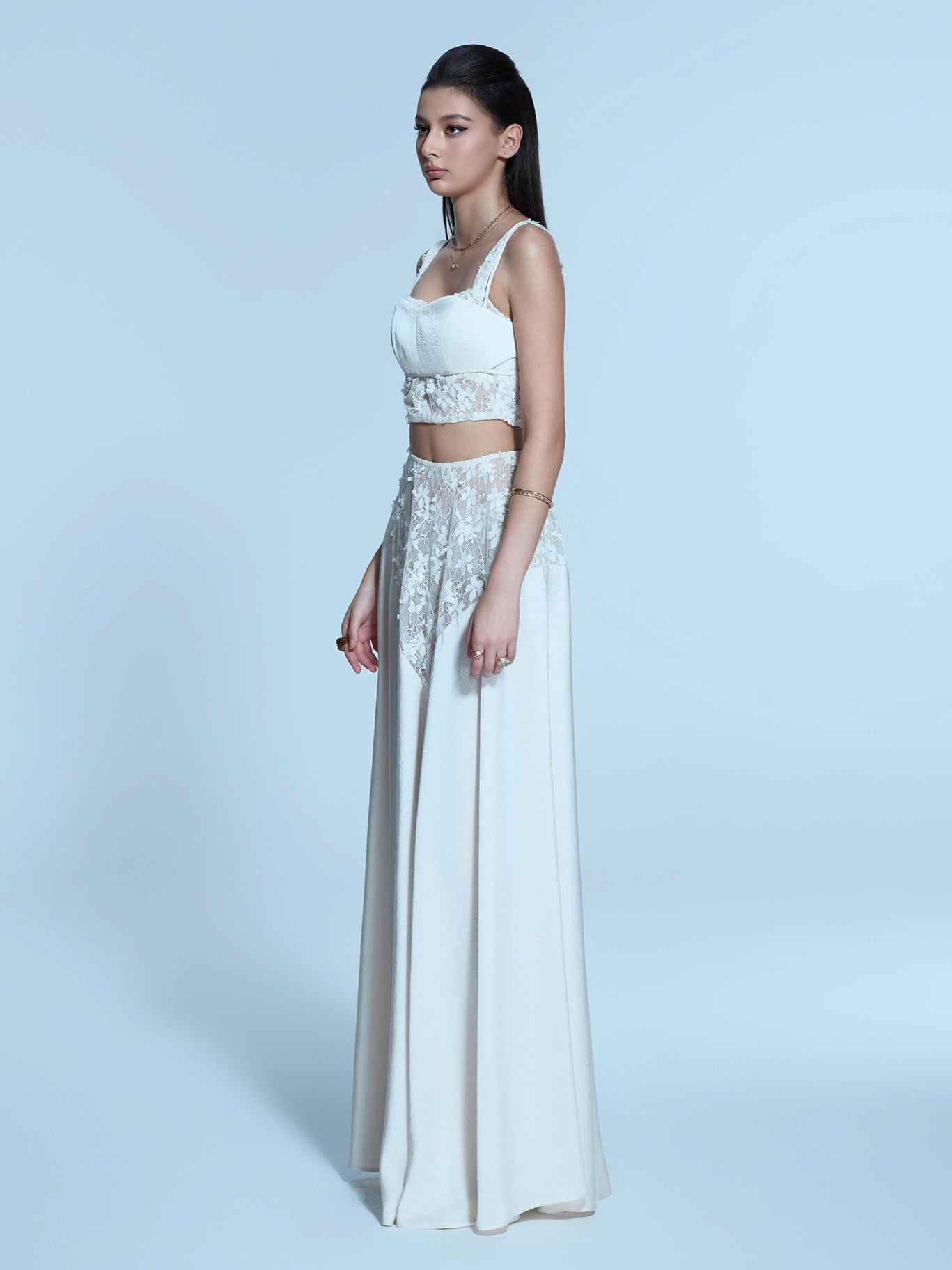 ALLURE - A burning glamorous look