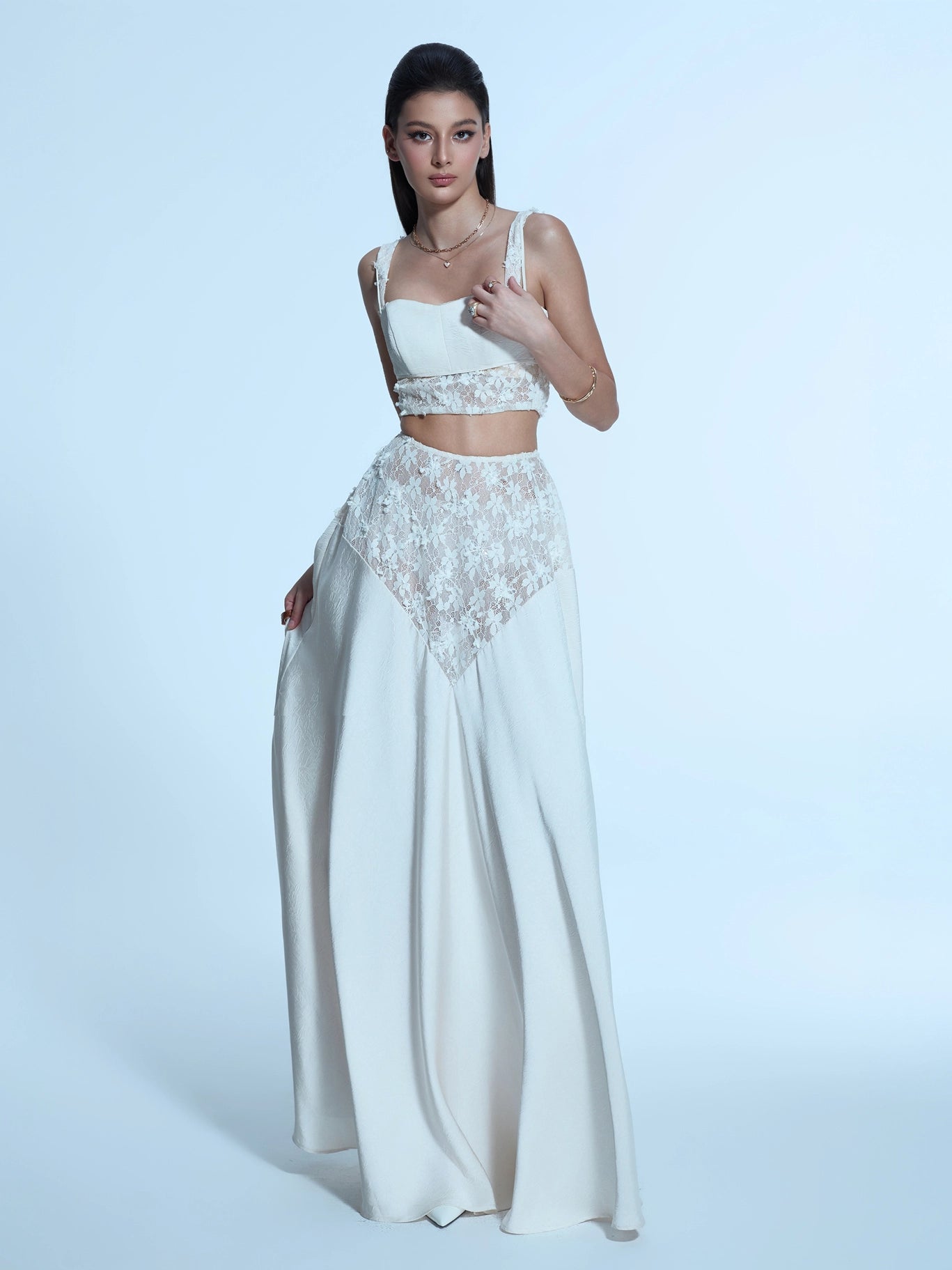ALLURE - A burning glamorous look